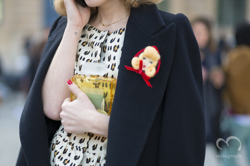charlotte olympia, charlotte olympia perfume clutch, perfume clutch, perfume clutch street style