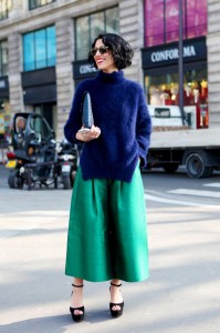 Read more about the article Fluffy Turtleneck & Big Skirt. Yasmin Sewell
