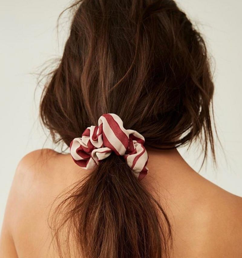 How To Wear Scrunchies Without Feeling Like You've Popped Straight Outta The 90's (15)